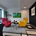Vanta Business Center מלון דירות