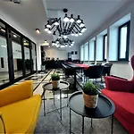 מלון דירות Vanta Business Center