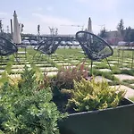 מלון דירות Vanta Business Center