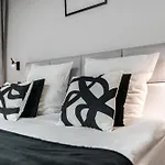 Vanta Business Center מלון דירות 4*