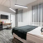 Vanta Business Center מלון דירות 4*