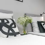 Vanta Business Center מלון דירות 4*