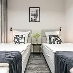 מלון דירות Vanta Business Center 4*