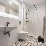 מלון דירות Vanta Business Center 4*