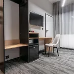 Vanta Business Center מלון דירות 4*