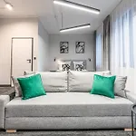 מלון דירות Vanta Business Center 4*