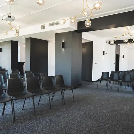 Vanta Business Center *