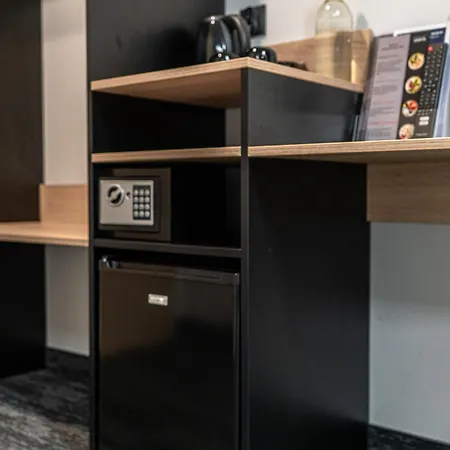 Ξενοδοχείο με διαμερίσματα Vanta Business Center 4*